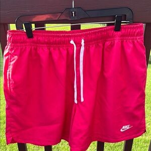 Nike Men’s Athletic Shorts in Bright Pink, side pockets, Excellent condition!